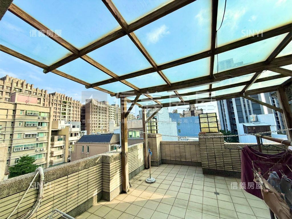 高鐵區｜朝西南｜臨路透天房屋室內格局與周邊環境