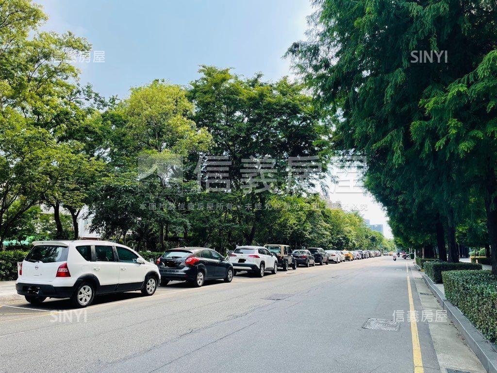 近市民廣場次頂樓電梯華廈房屋室內格局與周邊環境