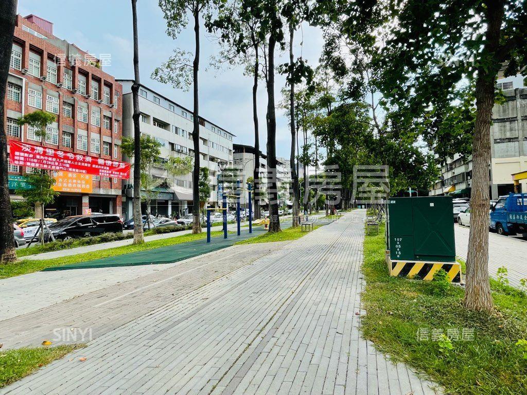 近市民廣場次頂樓電梯華廈房屋室內格局與周邊環境