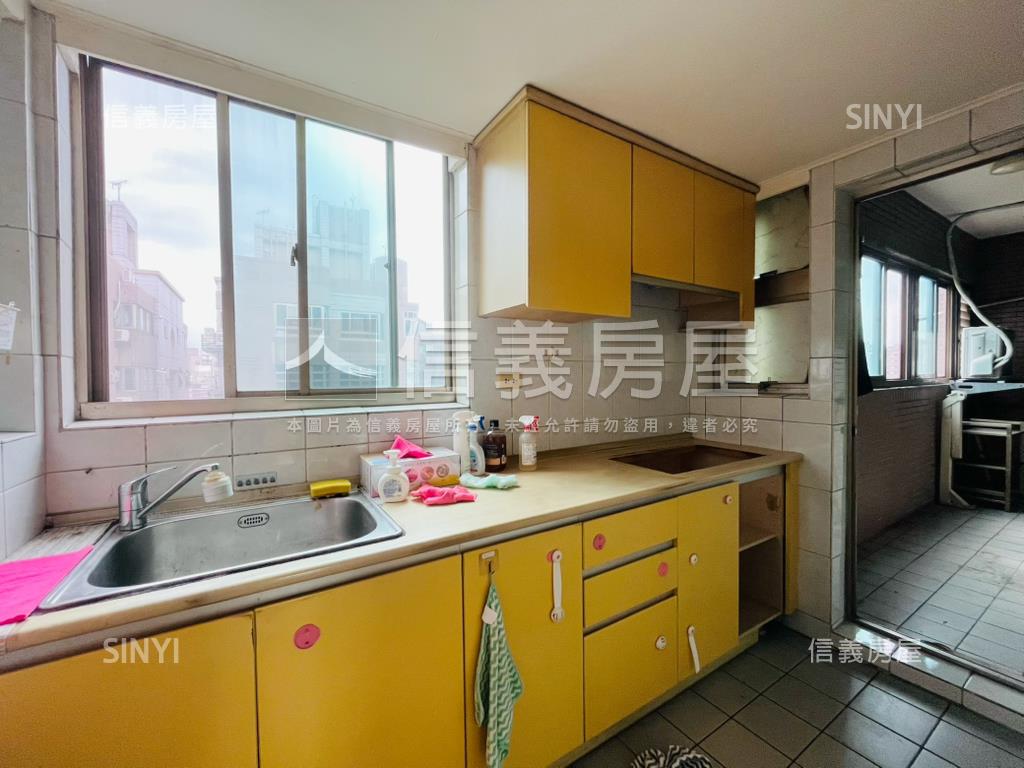 雙和新城次頂樓精美三房房屋室內格局與周邊環境