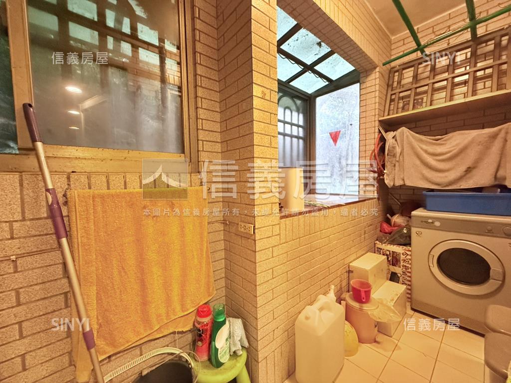 鳳凰優選電梯三房有車位房屋室內格局與周邊環境