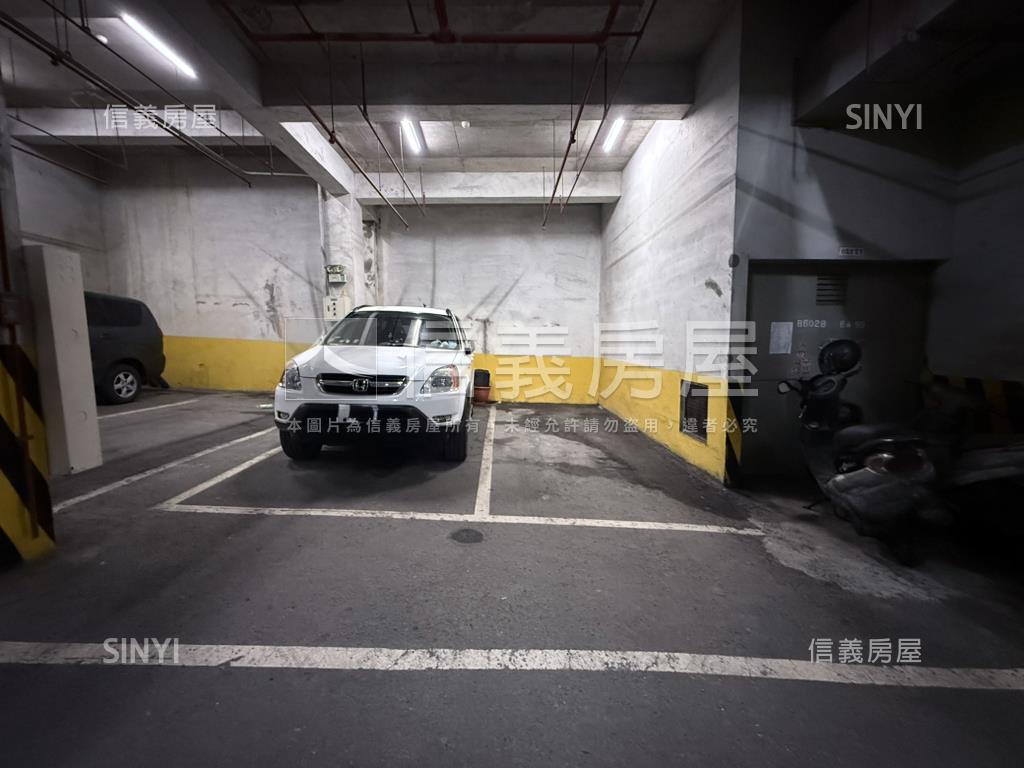鳳凰優選電梯三房有車位房屋室內格局與周邊環境