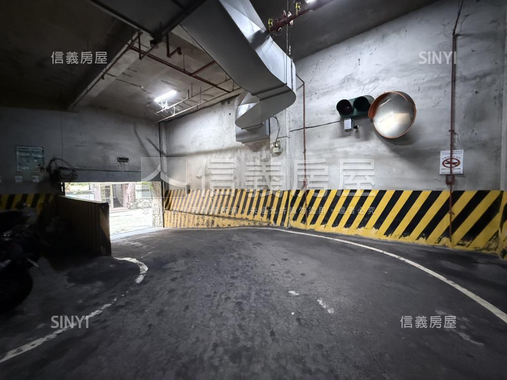 鳳凰優選電梯三房有車位房屋室內格局與周邊環境