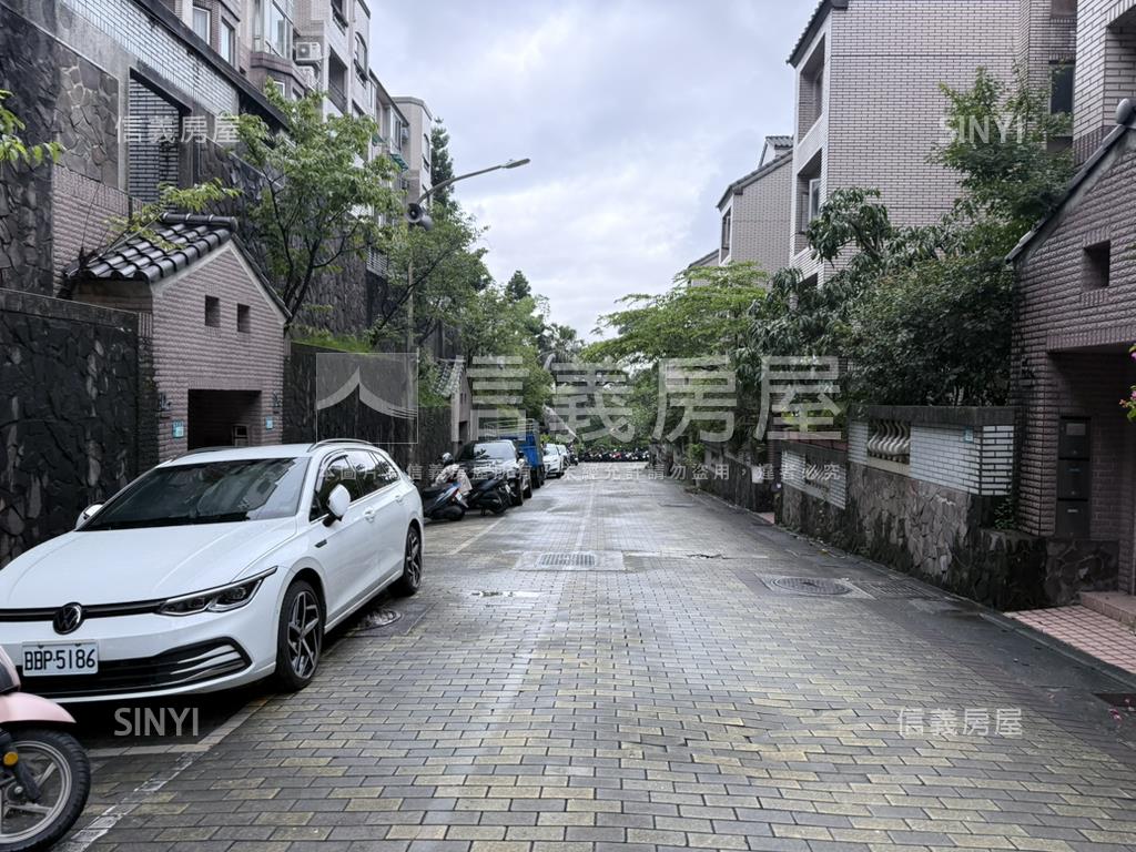 鳳凰優選電梯三房有車位房屋室內格局與周邊環境
