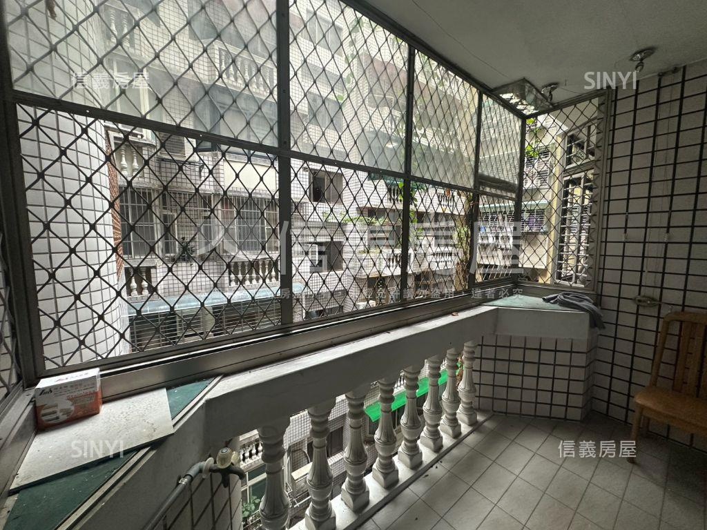 近捷運電梯大樓舒適大空間房屋室內格局與周邊環境