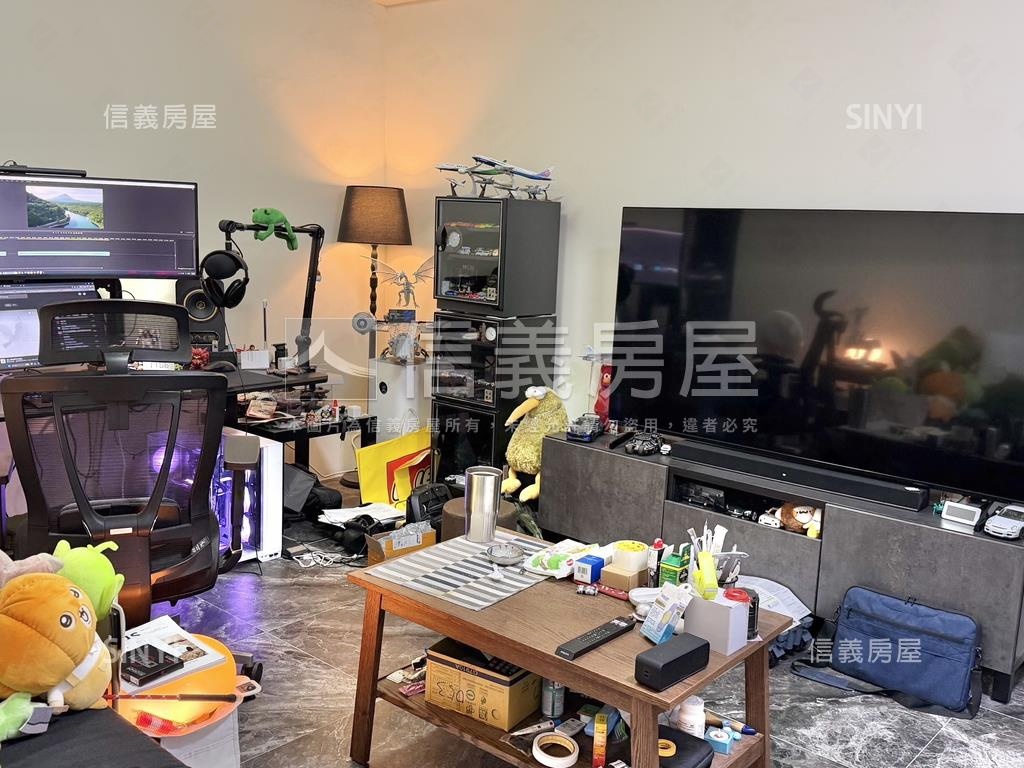 正重慶路熱鬧很漂亮透店房屋室內格局與周邊環境