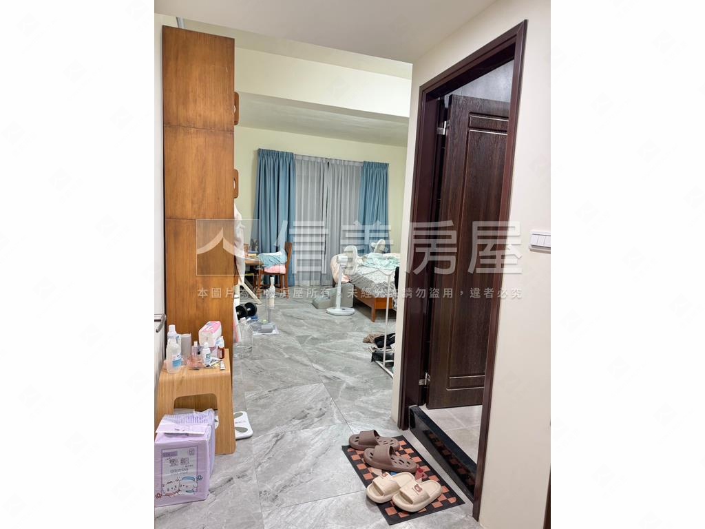 正重慶路熱鬧很漂亮透店房屋室內格局與周邊環境