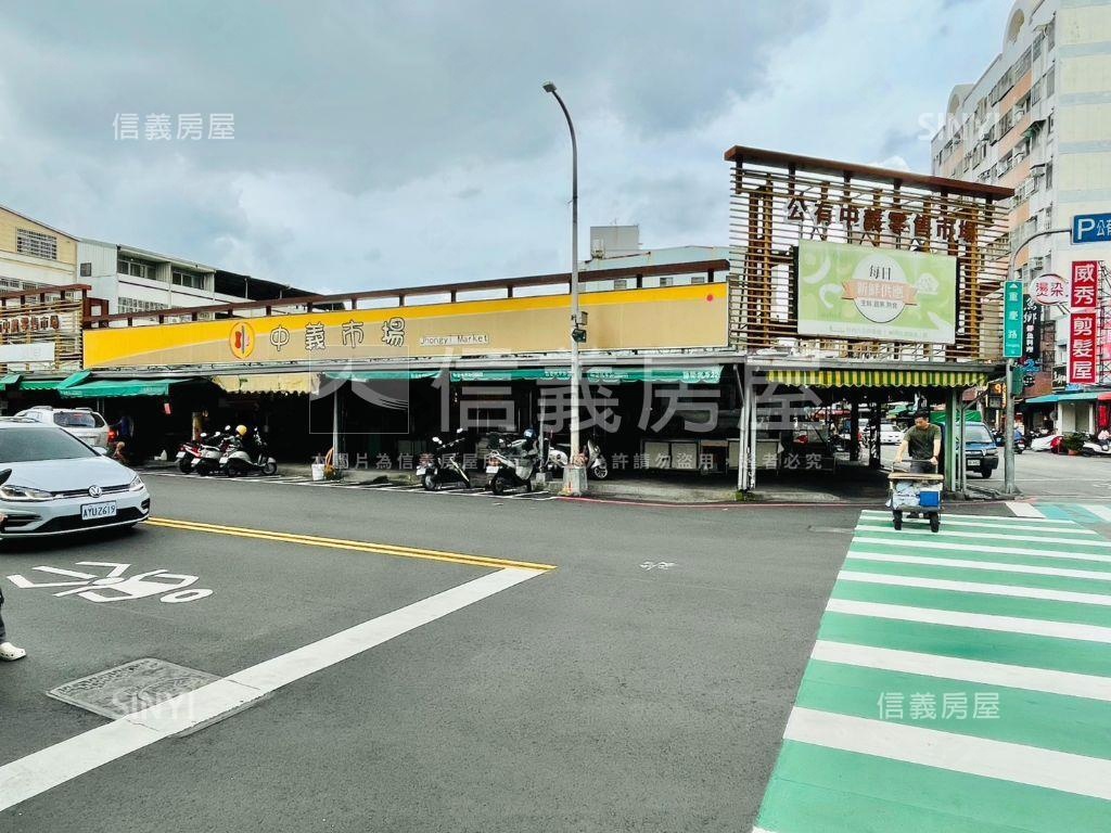 正重慶路熱鬧很漂亮透店房屋室內格局與周邊環境