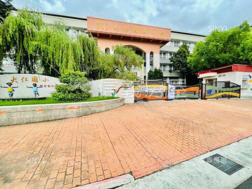 正重慶路熱鬧很漂亮透店房屋室內格局與周邊環境