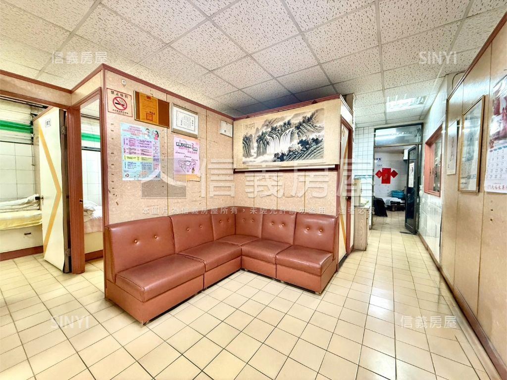 三角窗大空間一樓加地下室房屋室內格局與周邊環境