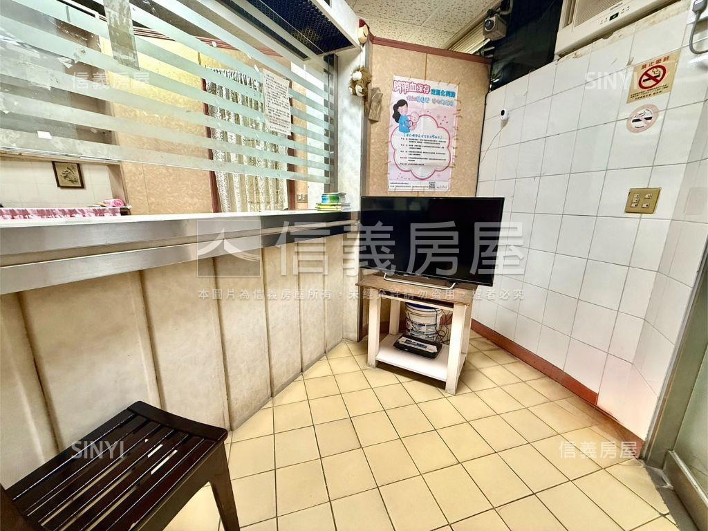 三角窗大空間一樓加地下室房屋室內格局與周邊環境