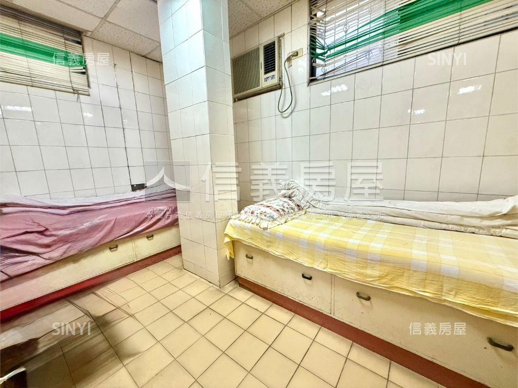 三角窗大空間一樓加地下室房屋室內格局與周邊環境