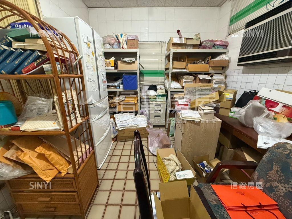 三角窗大空間一樓加地下室房屋室內格局與周邊環境