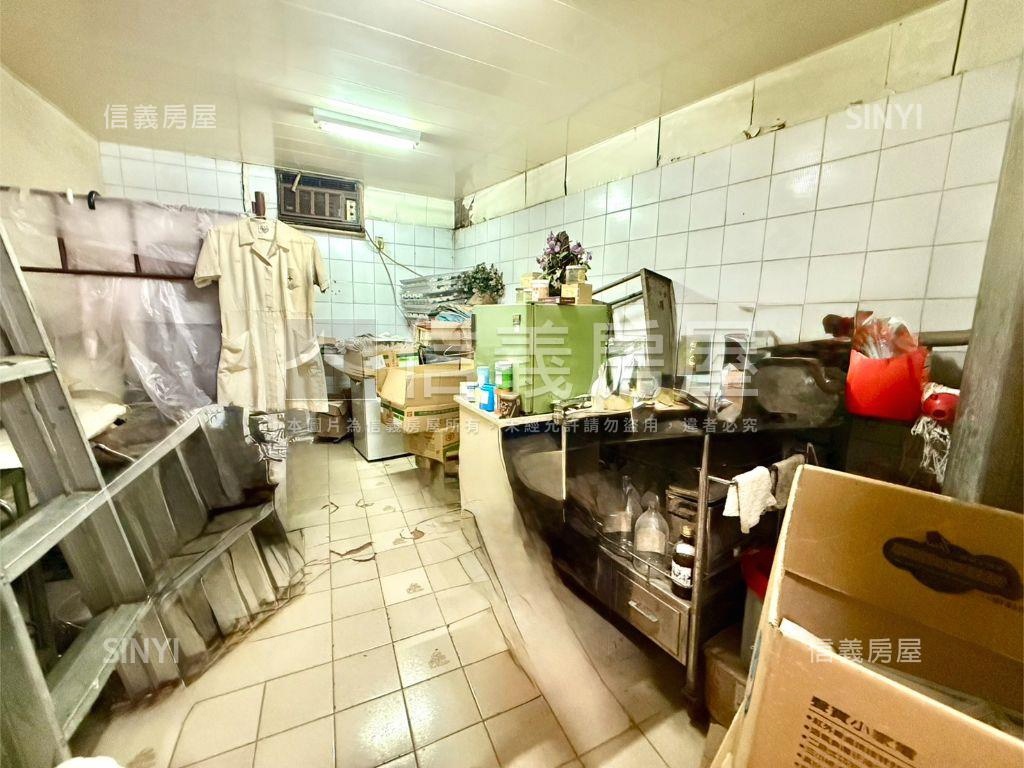 三角窗大空間一樓加地下室房屋室內格局與周邊環境