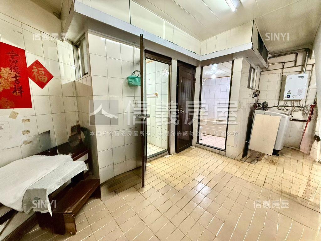 三角窗大空間一樓加地下室房屋室內格局與周邊環境