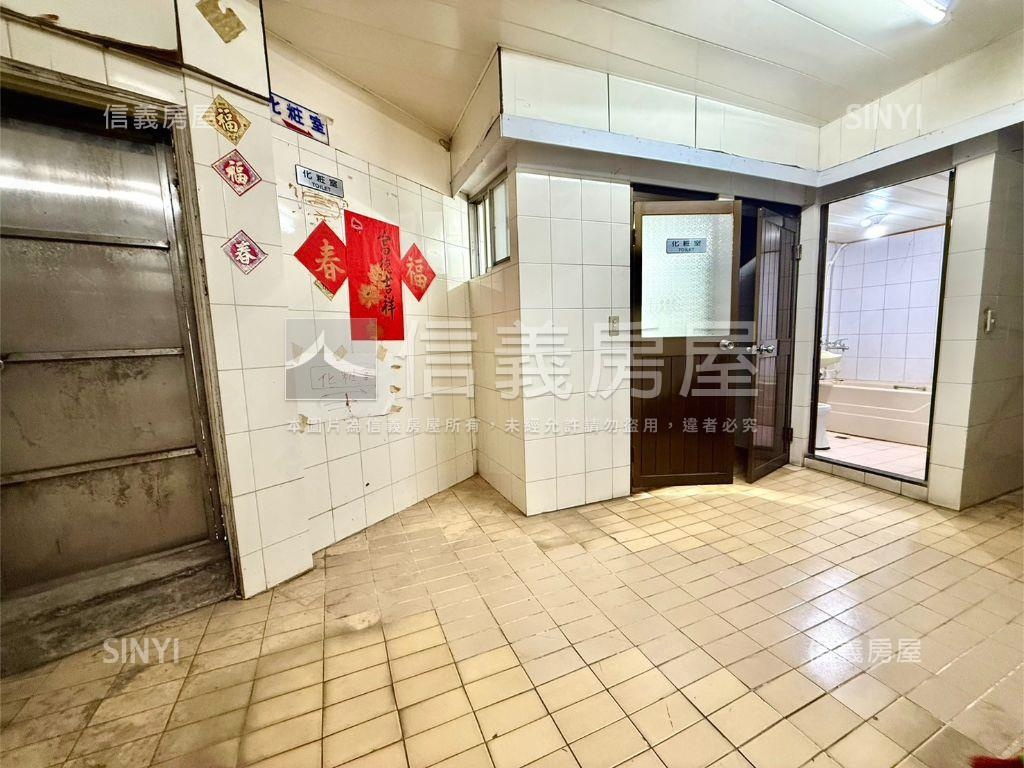 三角窗大空間一樓加地下室房屋室內格局與周邊環境