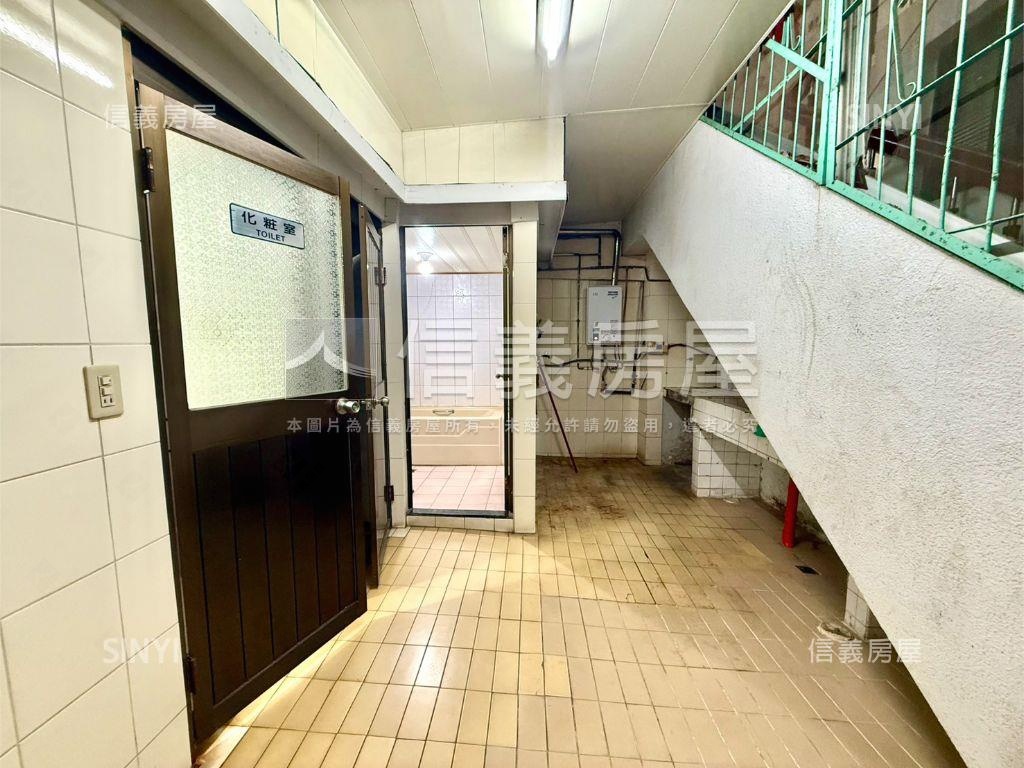 三角窗大空間一樓加地下室房屋室內格局與周邊環境