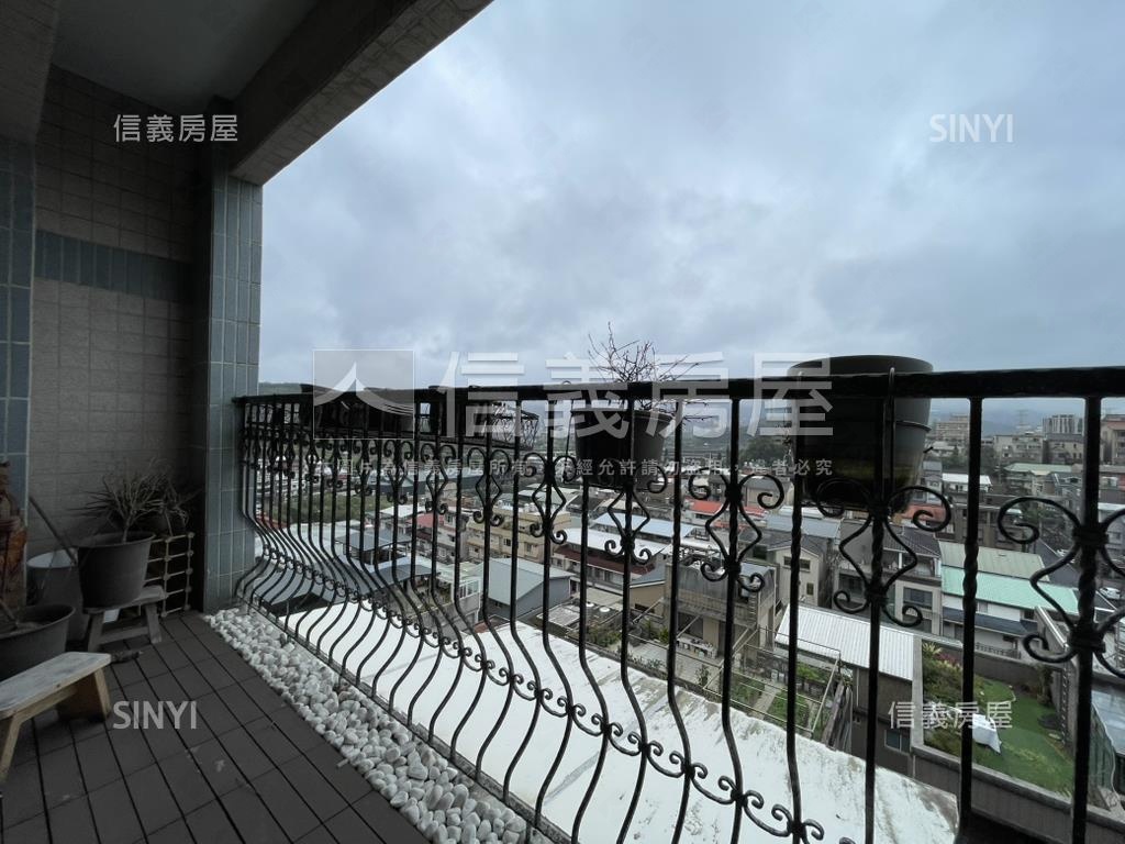 氣派非凡伯爵樓中樓房屋室內格局與周邊環境