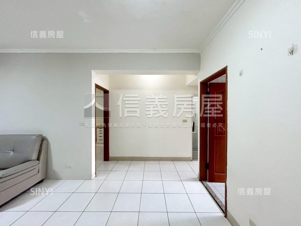 專任水晶湖畔三房車位房屋室內格局與周邊環境