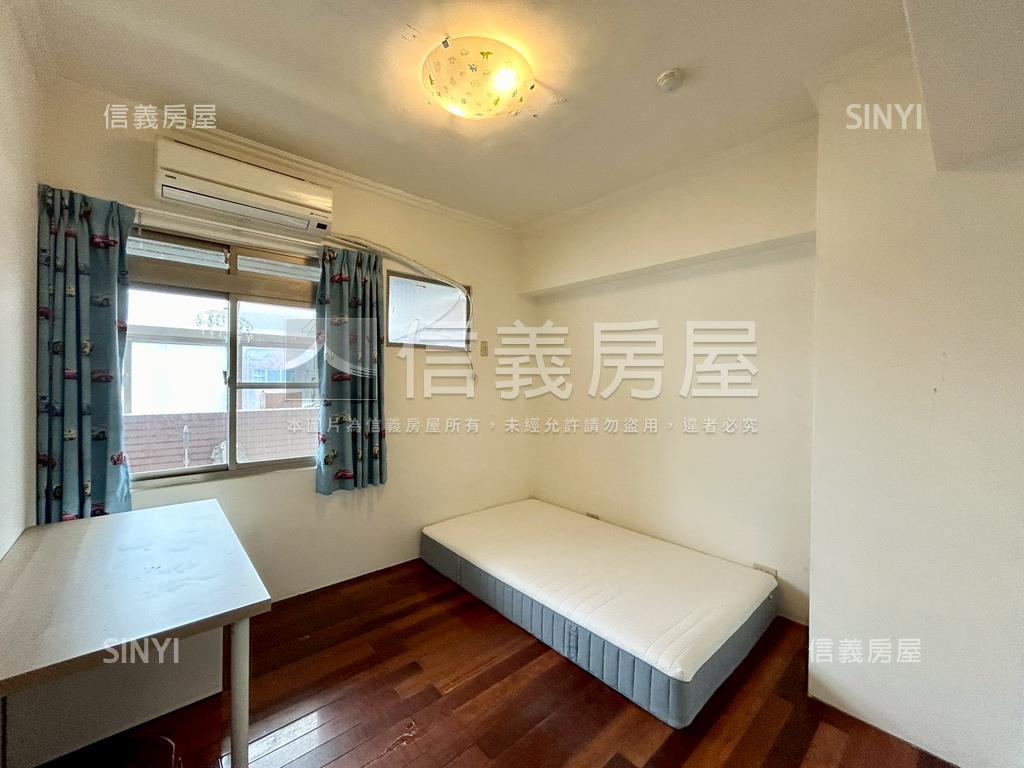 專任水晶湖畔三房車位房屋室內格局與周邊環境
