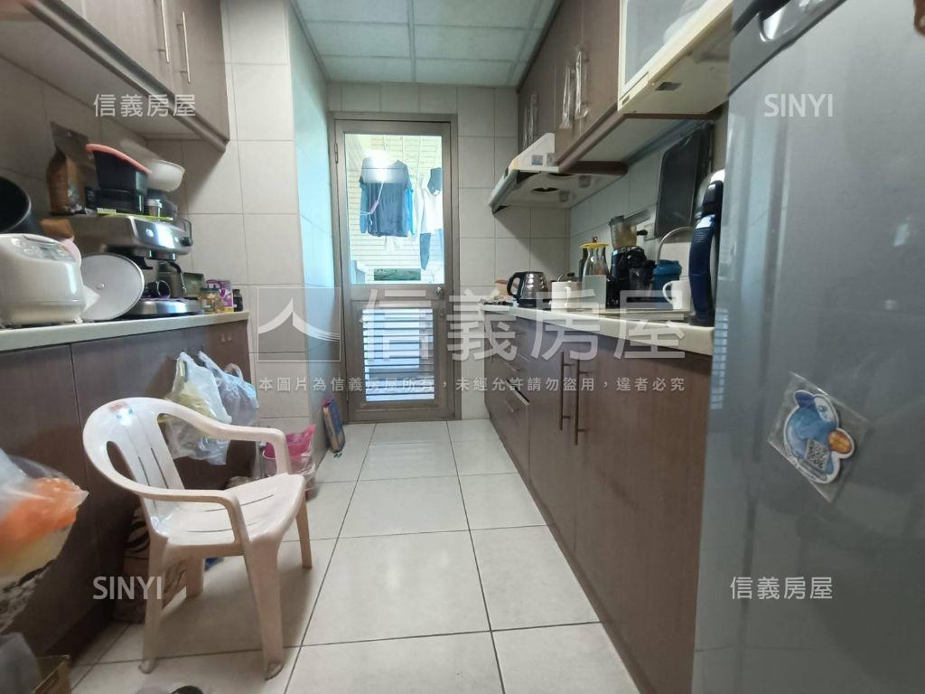 景觀仙境三房車位房屋室內格局與周邊環境