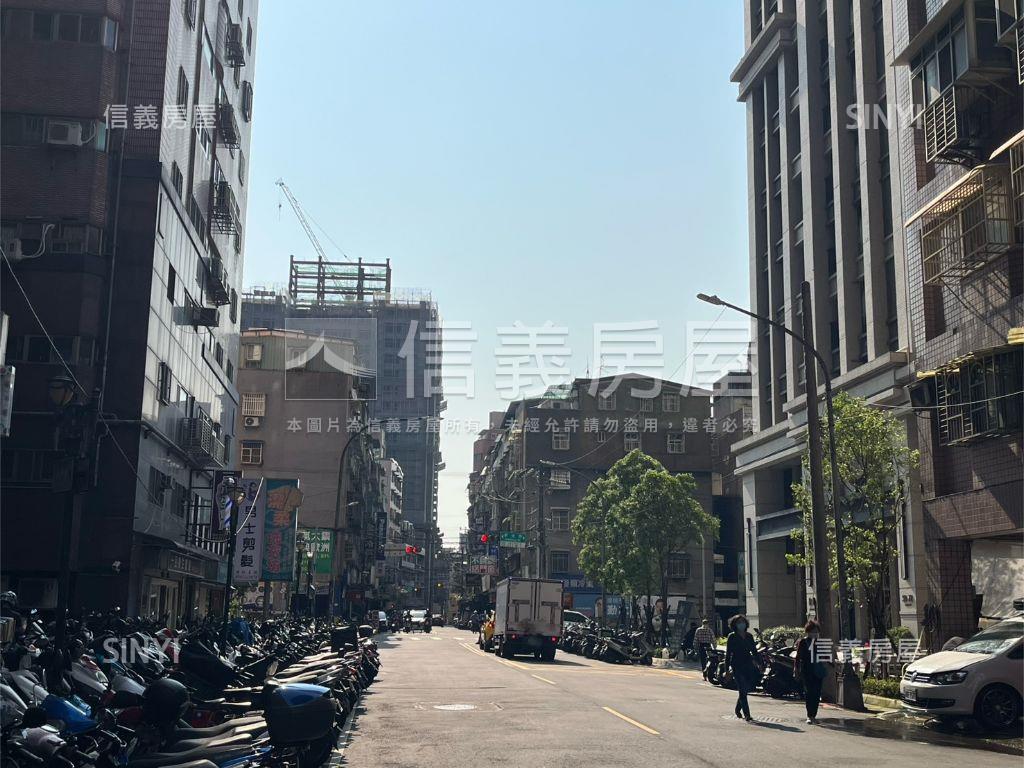 欣象城市稀有電梯大３房房屋室內格局與周邊環境