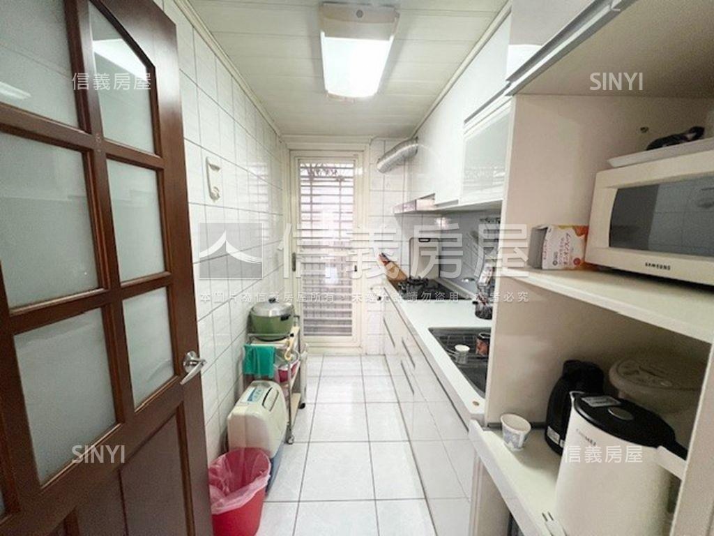 台北花城綠意三房車位房屋室內格局與周邊環境