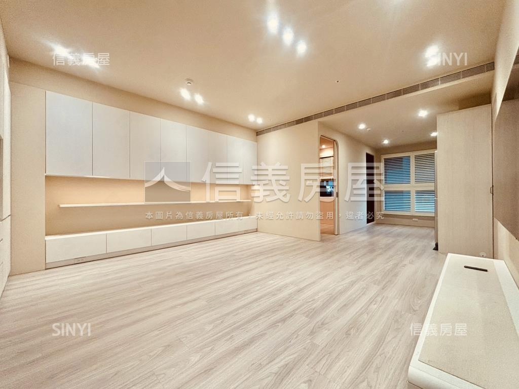 ♞白天鵝精裝２房２衛平車房屋室內格局與周邊環境