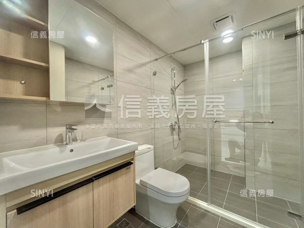 ♞白天鵝精裝２房２衛平車房屋室內格局與周邊環境