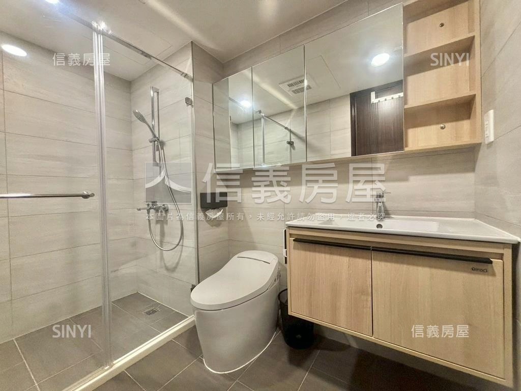 ♞白天鵝精裝２房２衛平車房屋室內格局與周邊環境