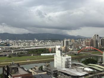 松山捷運景觀小豪宅