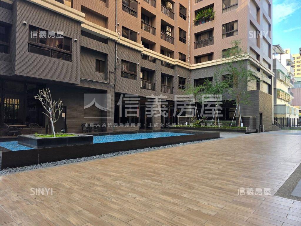 近北屯好市多超大三房車位房屋室內格局與周邊環境