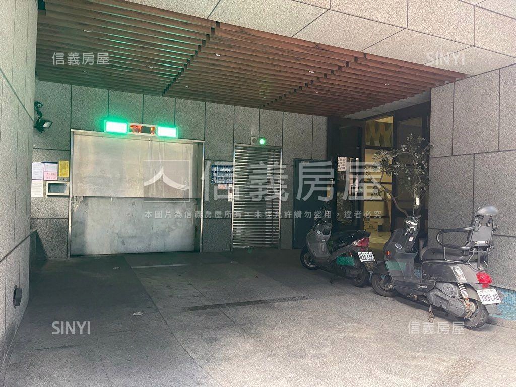 稀有中山區車位房屋室內格局與周邊環境