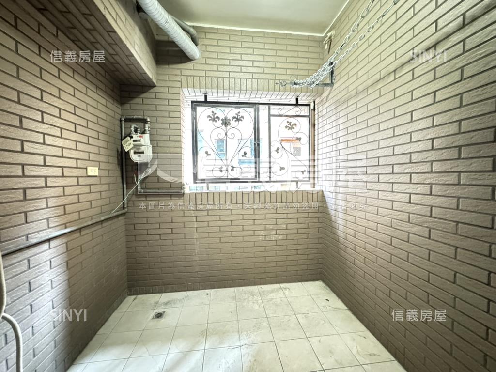 愛上新北歐‧兩房車位房屋室內格局與周邊環境