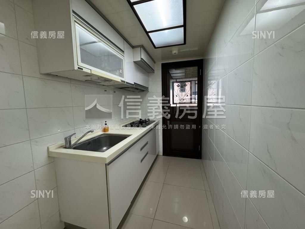 愛上新北歐‧兩房車位房屋室內格局與周邊環境