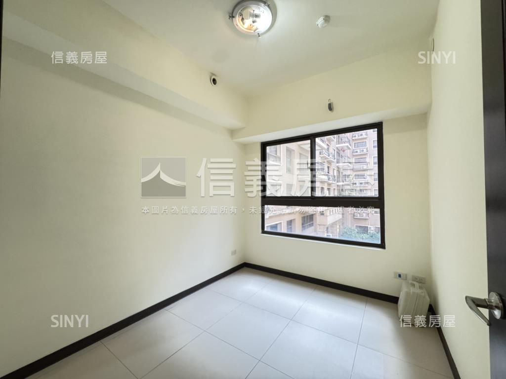 愛上新北歐‧兩房車位房屋室內格局與周邊環境