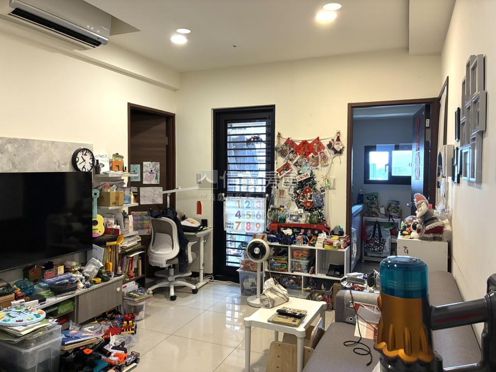 臻愛後棟高樓視野２房房屋室內格局與周邊環境