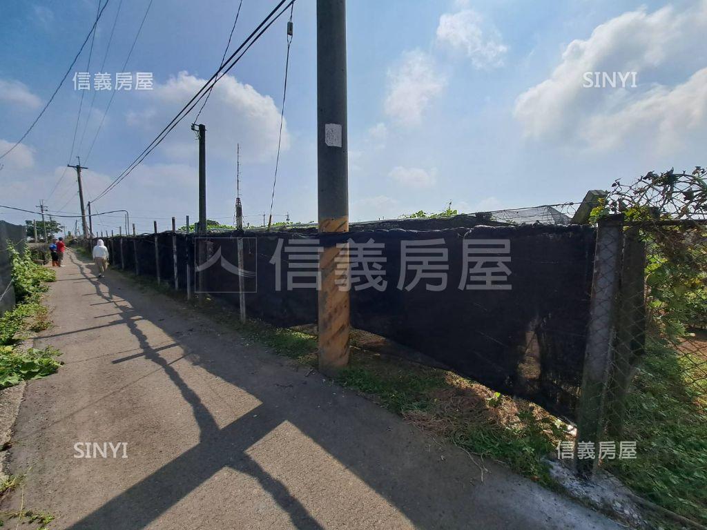 新社方正平坦臨路農牧用地房屋室內格局與周邊環境