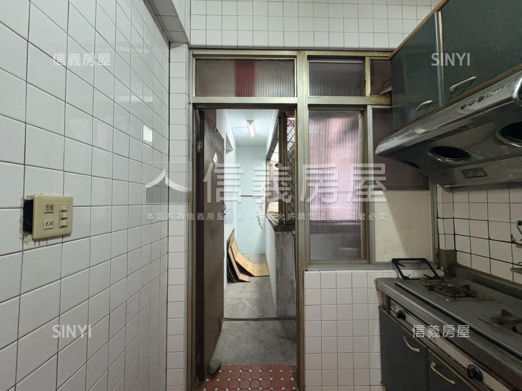 屋況超讚的三樓寓房屋室內格局與周邊環境