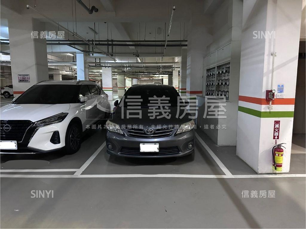 高鐵特區◆Ｂ１雙平面車位房屋室內格局與周邊環境