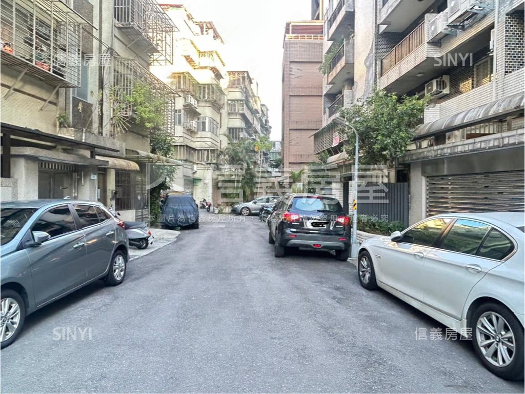 這間二樓很棒房屋室內格局與周邊環境