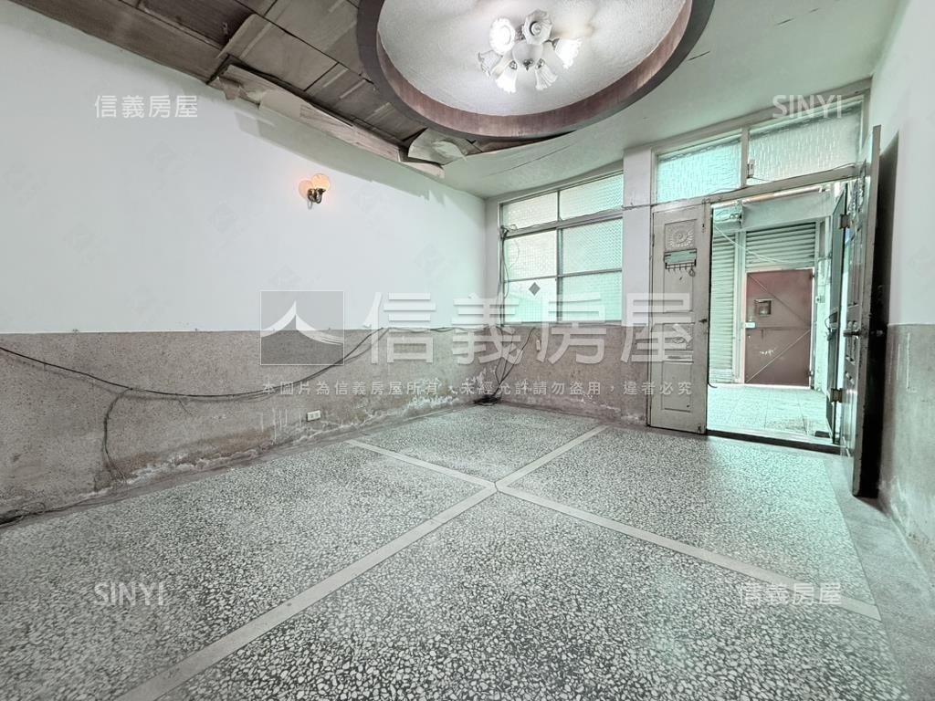 五甲活巷車庫透天房屋室內格局與周邊環境