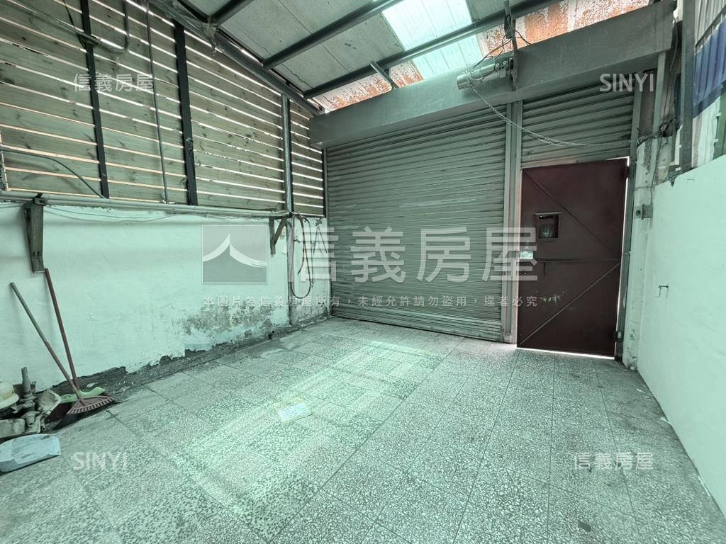 五甲活巷車庫透天房屋室內格局與周邊環境
