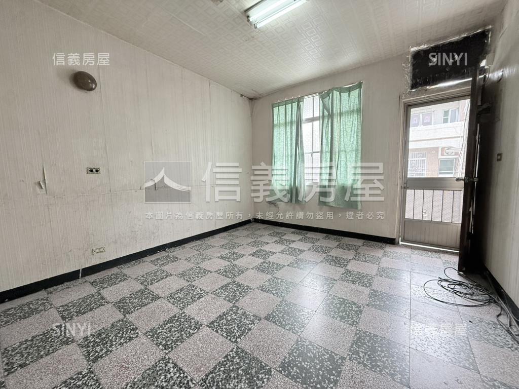 五甲活巷車庫透天房屋室內格局與周邊環境