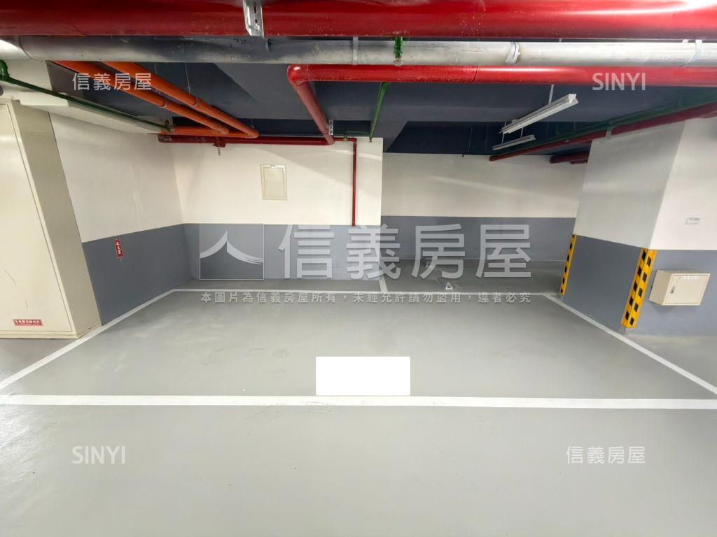 龍岡雙衛浴開窗３房車位房屋室內格局與周邊環境
