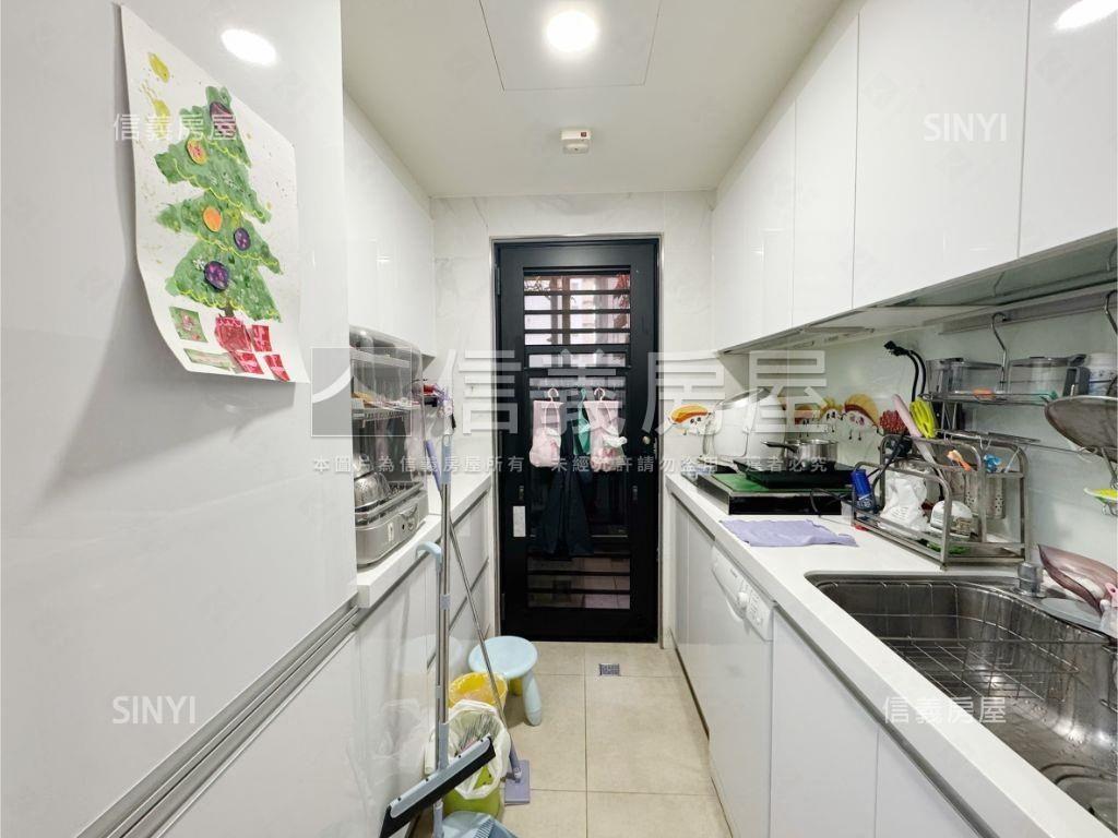 新五綻兩房車位房屋室內格局與周邊環境