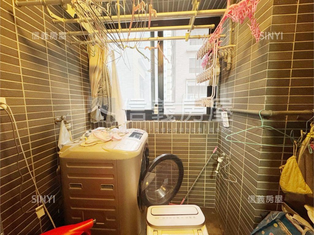 新五綻兩房車位房屋室內格局與周邊環境