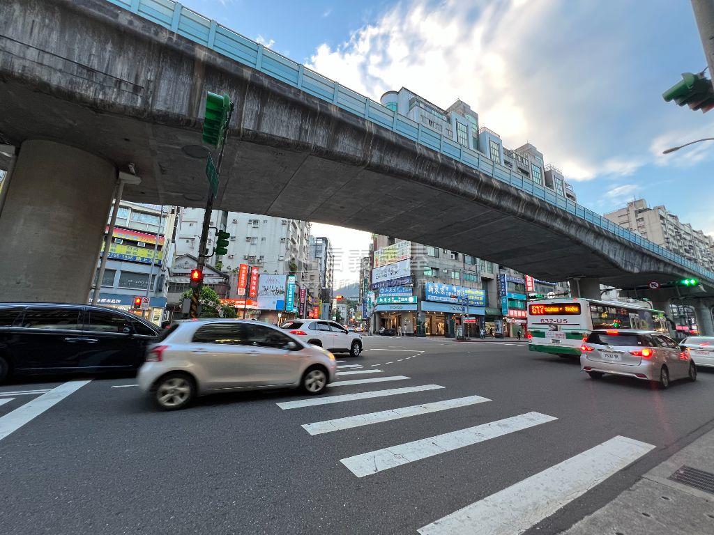 即將完工☆海川Ａ９雙衛浴房屋室內格局與周邊環境