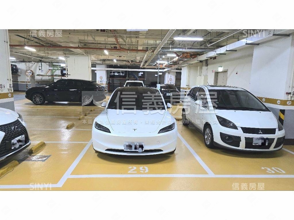 捷運遠雄左岸大露臺邊間戶房屋室內格局與周邊環境