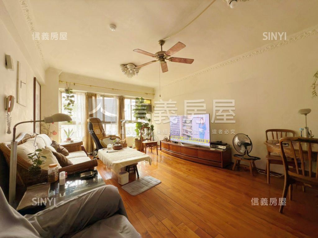 南北向四房大平車雙衛開窗房屋室內格局與周邊環境